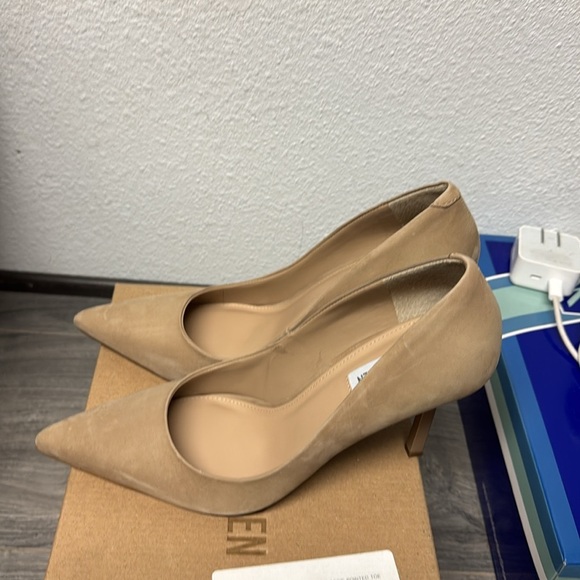 Steve Madden Women's Classie Pointed Toe Stiletto Pumps - Picture 6 of 6